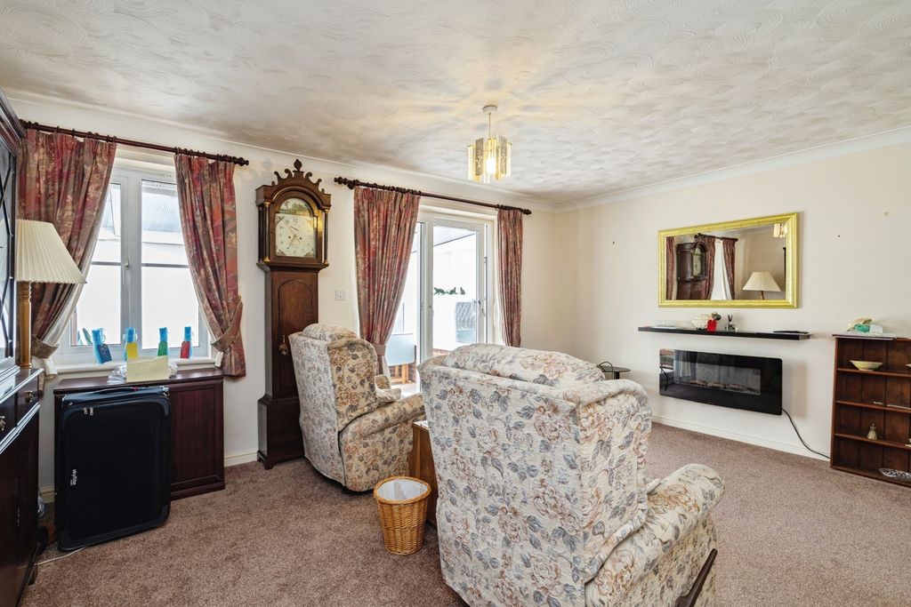 Property photo 3 of 17 Pbox-Img.Jpg