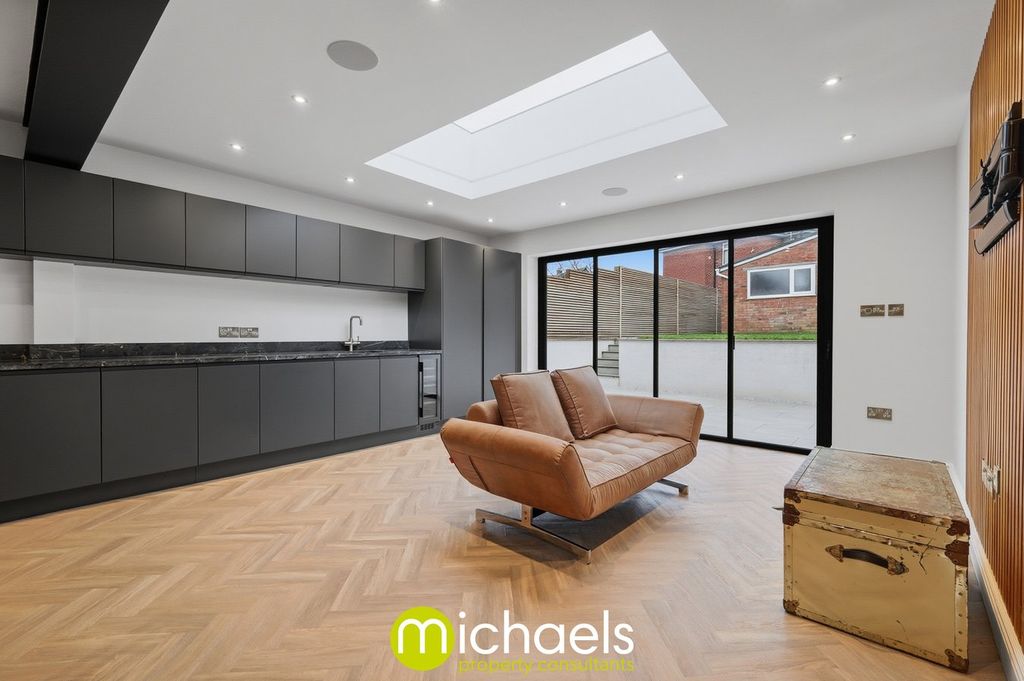 Property photo 3 of 28