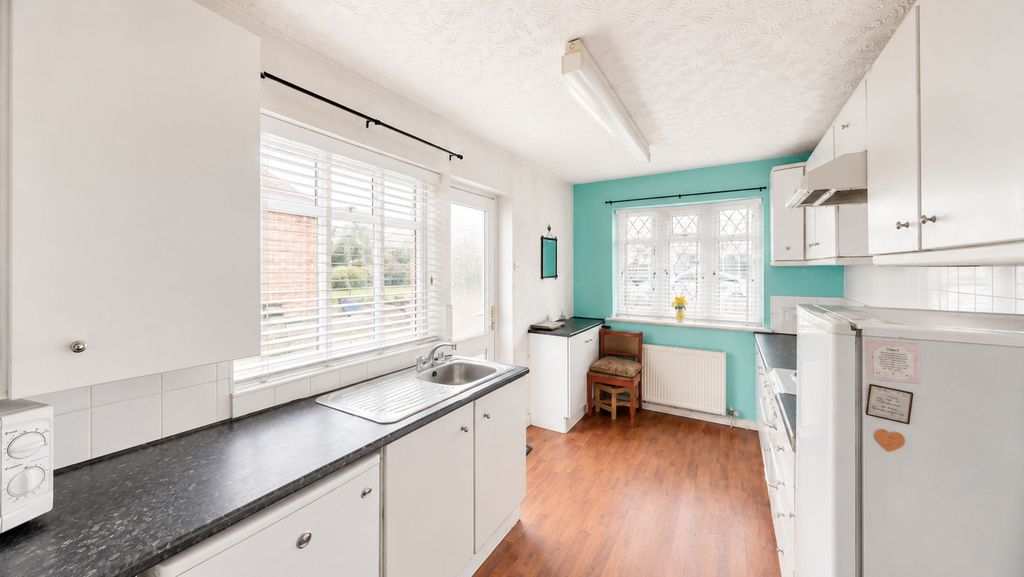 Property photo 3 of 12 Kitchen