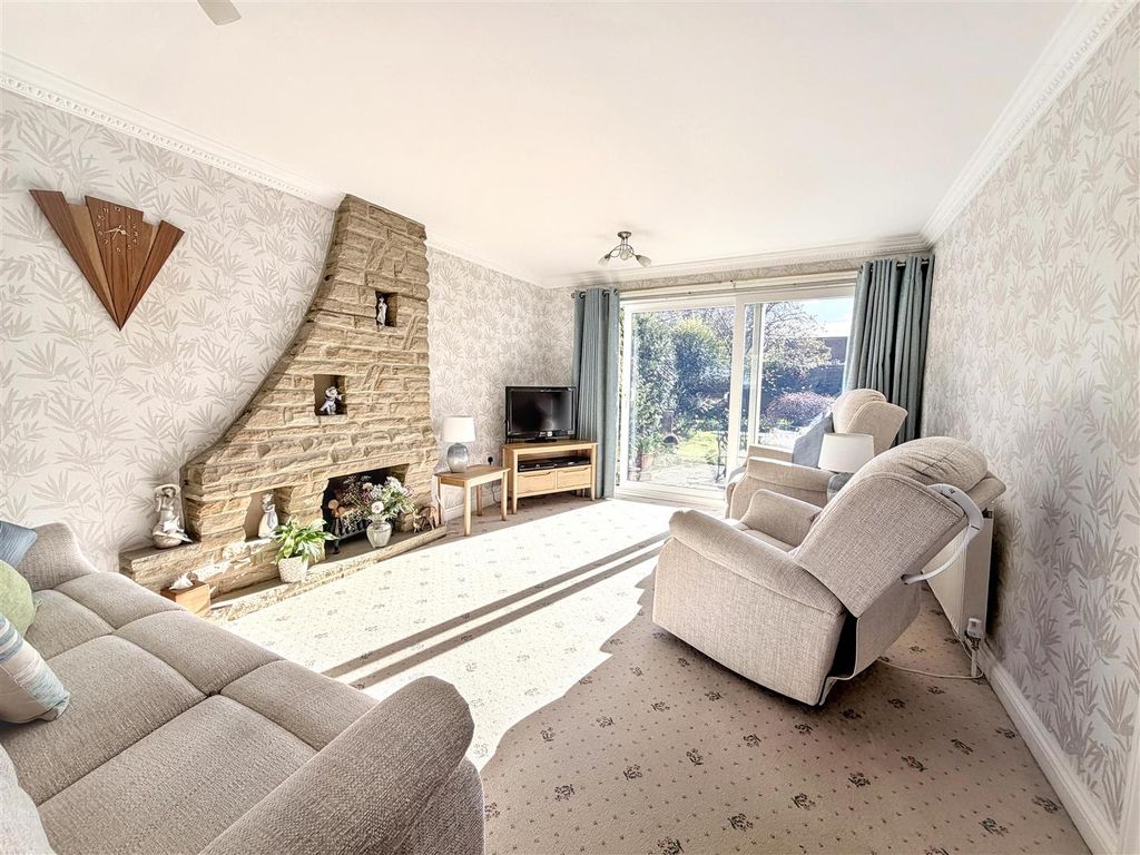 Property photo 2 of 22 Lounge