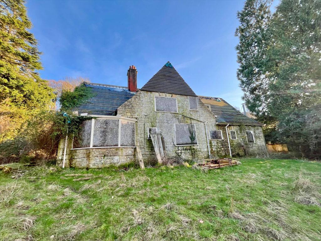 Property photo 2 of 9 Besbury House - Lot