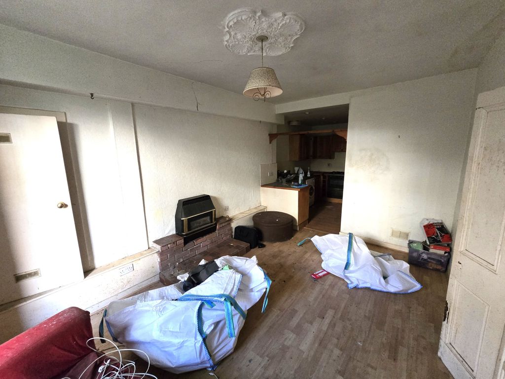 Property photo 3 of 11 3