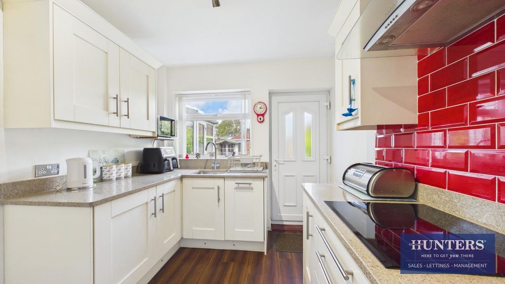 Property photo 3 of 20 Kitchen