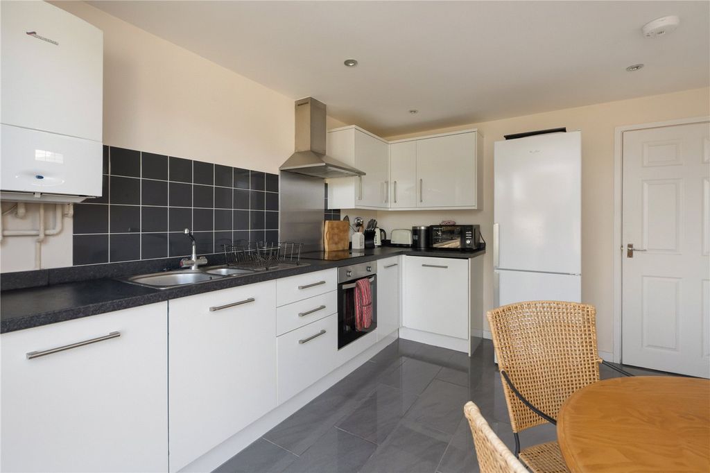 Property photo 3 of 20 Picture No. 28