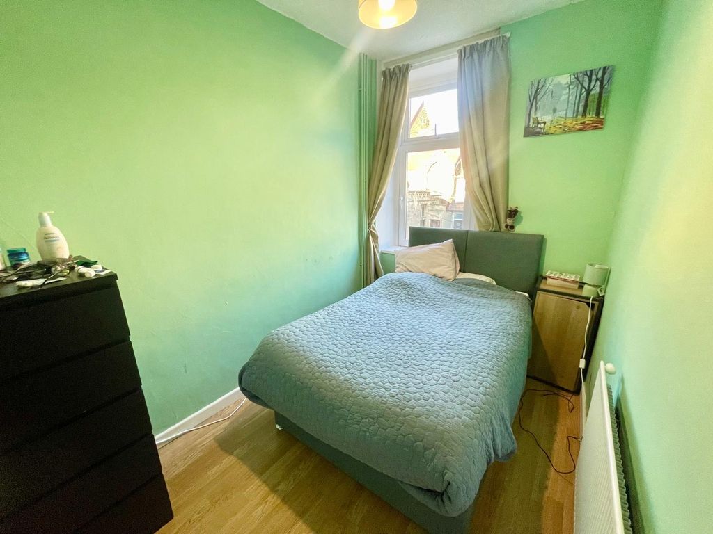 Property photo 2 of 5 Bedroom