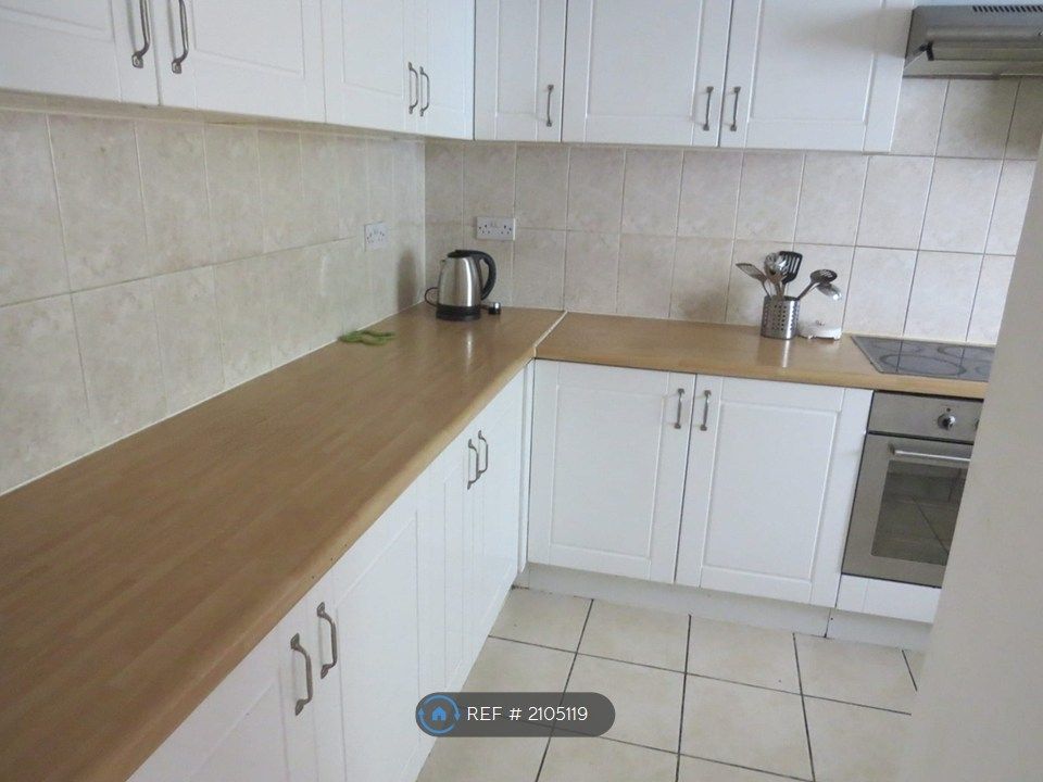 Property photo 3 of 14 Kitchen