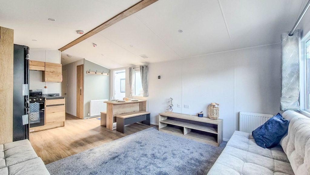 Property photo 1 of 14 Untitled 6