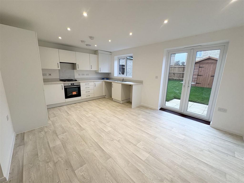 Property photo 3 of 11 03 Kitchen (1).Jpeg