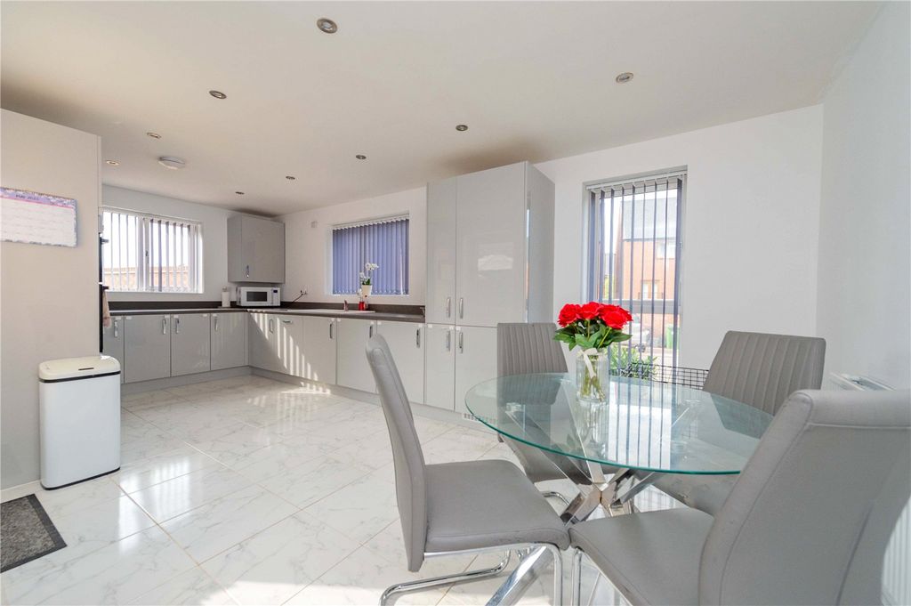 Property photo 3 of 38 Picture No. 24