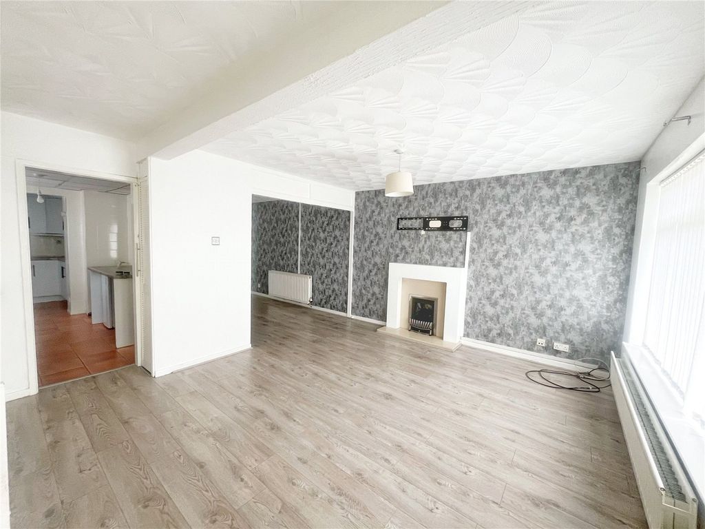 Property photo 2 of 17 Picture No. 12