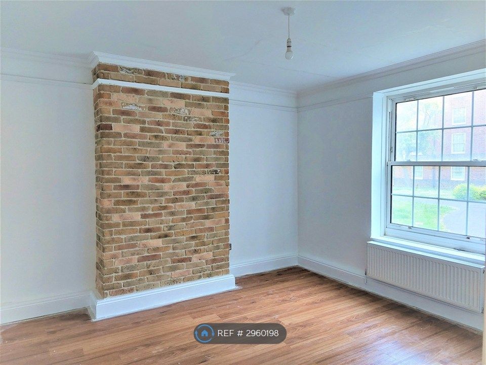 Property photo 3 of 12 Lounge