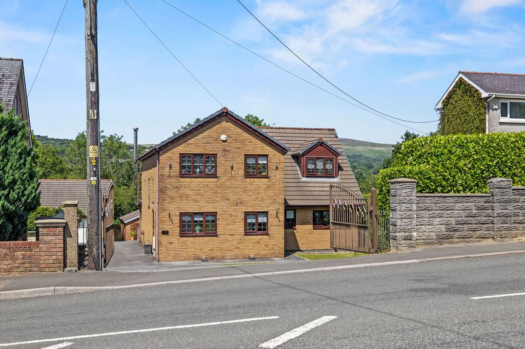 Property photo 2 of 46