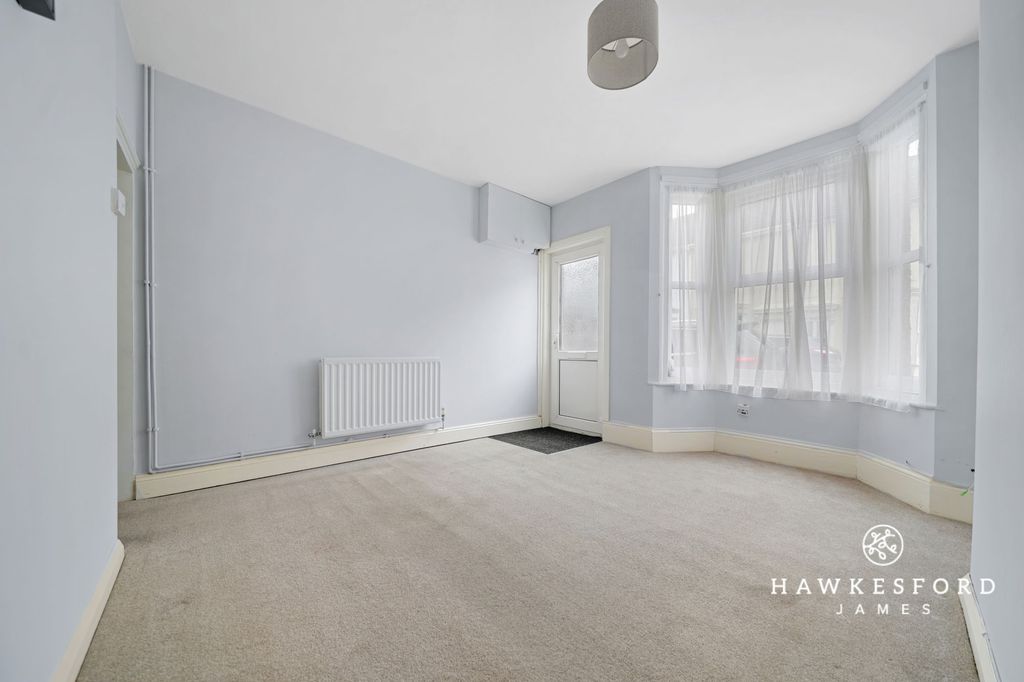 Property photo 3 of 12 Berridge Road, Sheerness - Lounge