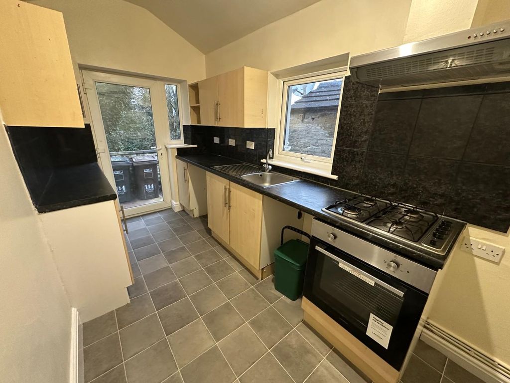 Property photo 2 of 25