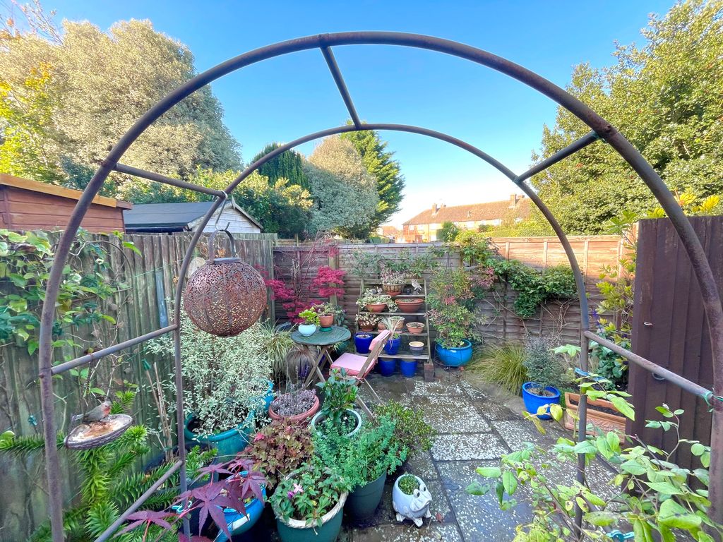 Property photo 2 of 20 11 The Limes Garden 1