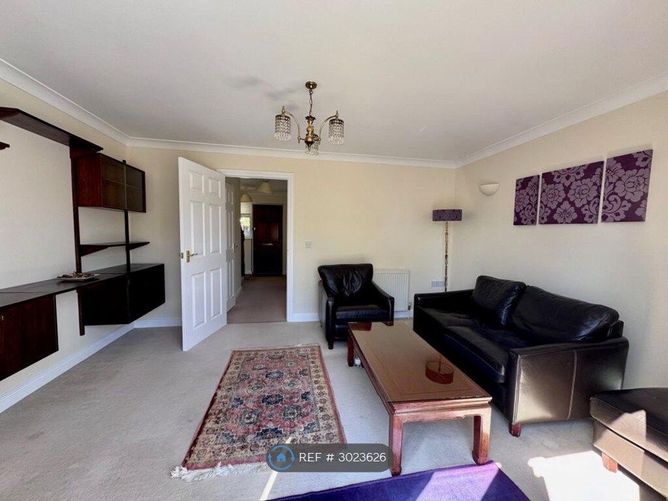 Property photo 2 of 11 Lounge