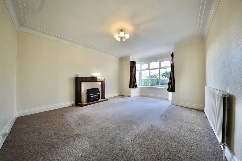 Property photo 2 of 21 Dining Room