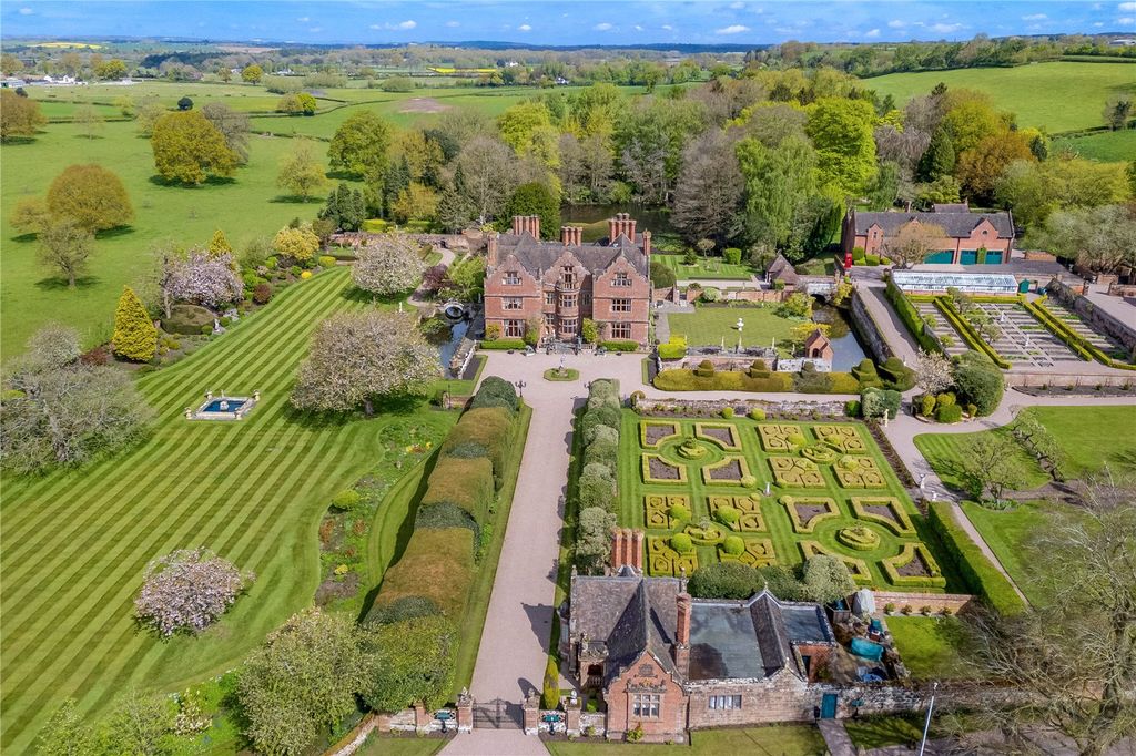 Property photo 1 of 34 Ludstone Hall Estate