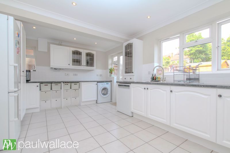 Property photo 3 of 18 Kitchen
