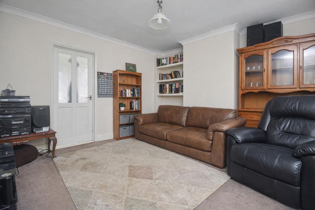 Property photo 2 of 9 Livingroom.Png