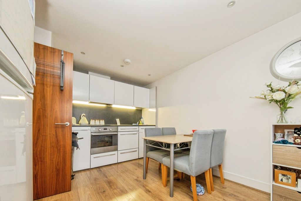 Property photo 2 of 8 Pbox-Img.Jpg