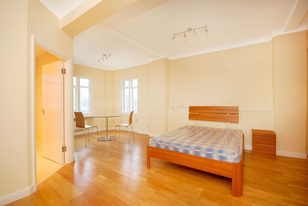 Property photo 1 of 3