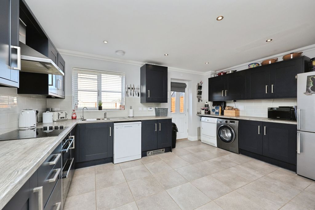 Property photo 3 of 16 Pbox-Img.Jpg