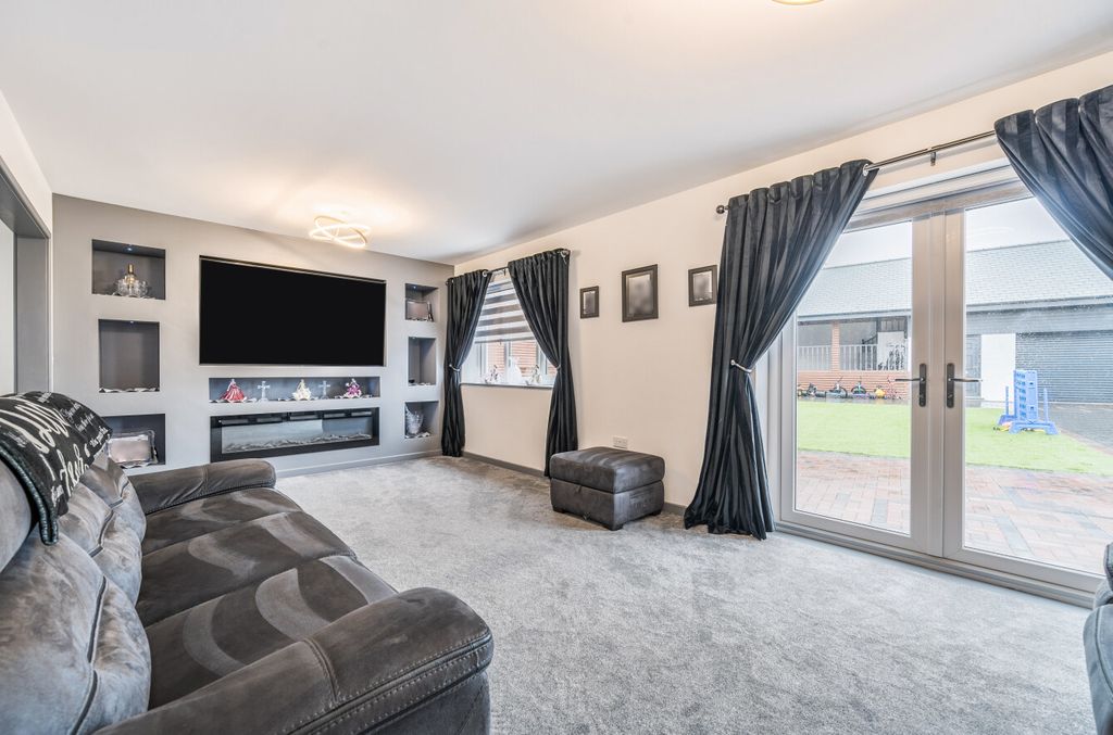Property photo 3 of 19 1350818-9-68c0226...