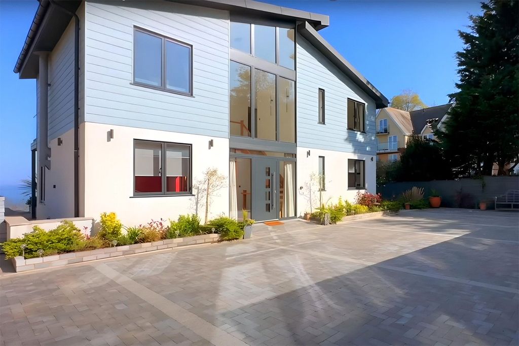 Property photo 3 of 8 External Finish