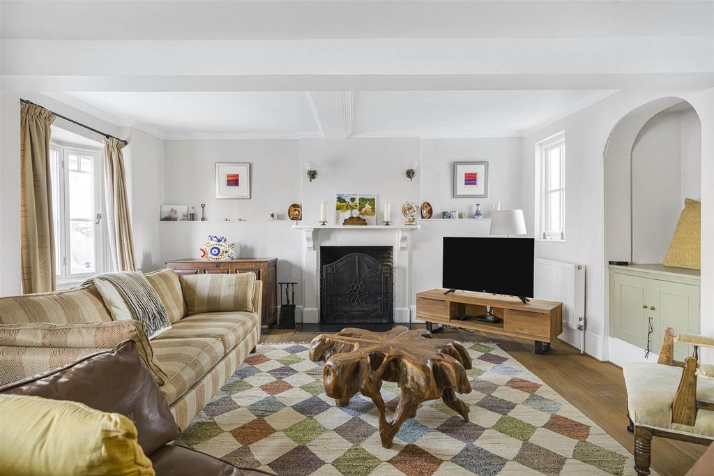 Property photo 2 of 12