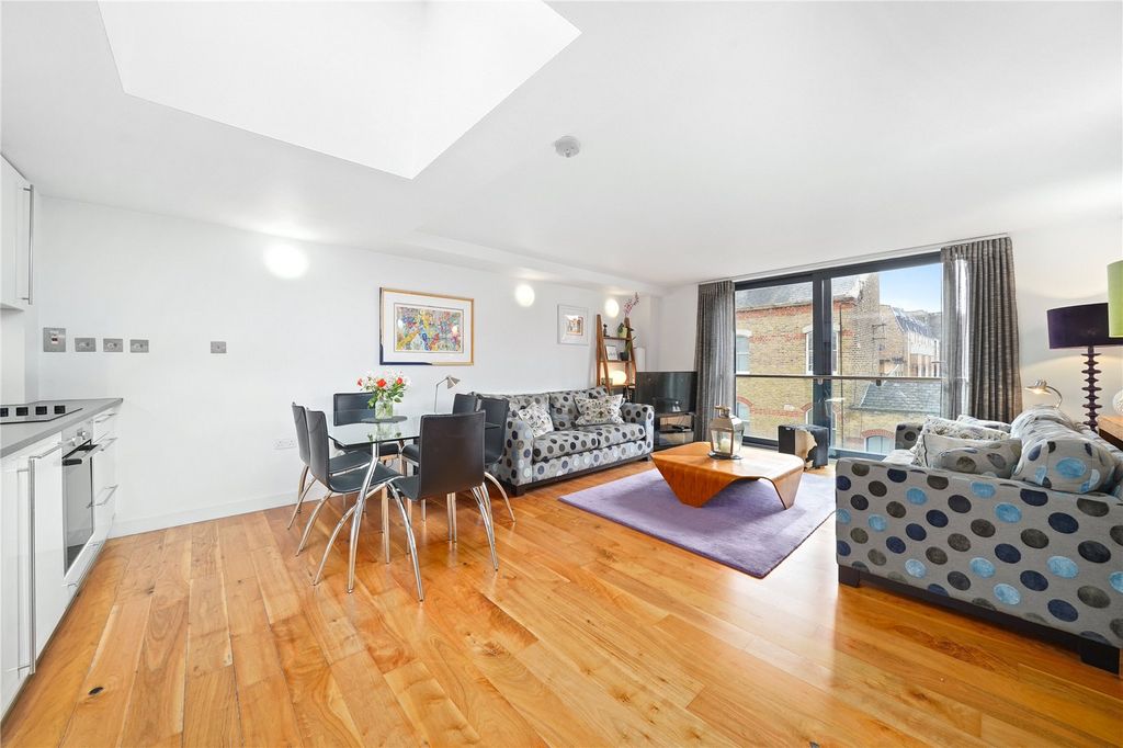 Property photo 2 of 14 Picture No. 18