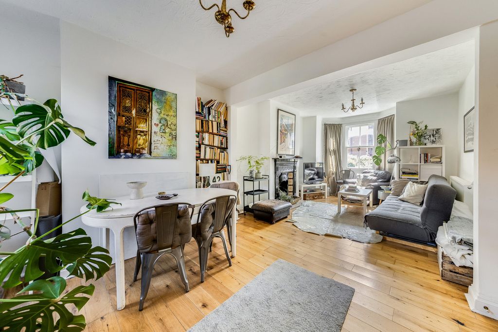 Property photo 2 of 22