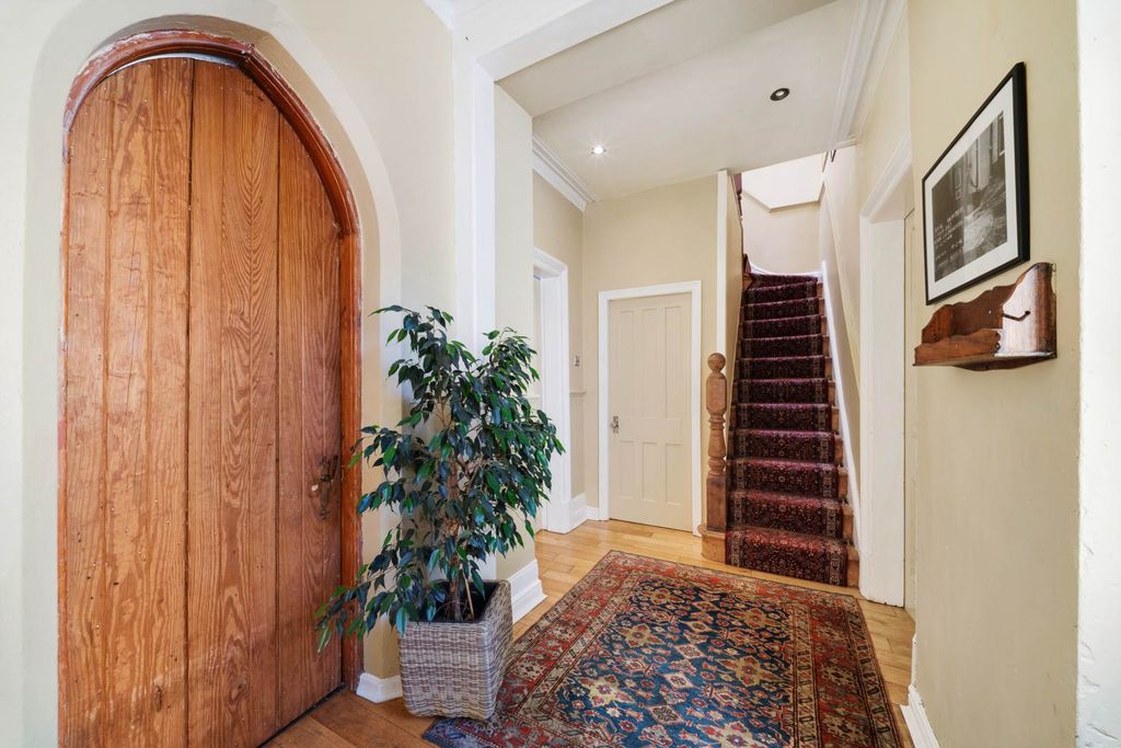 Property photo 3 of 51