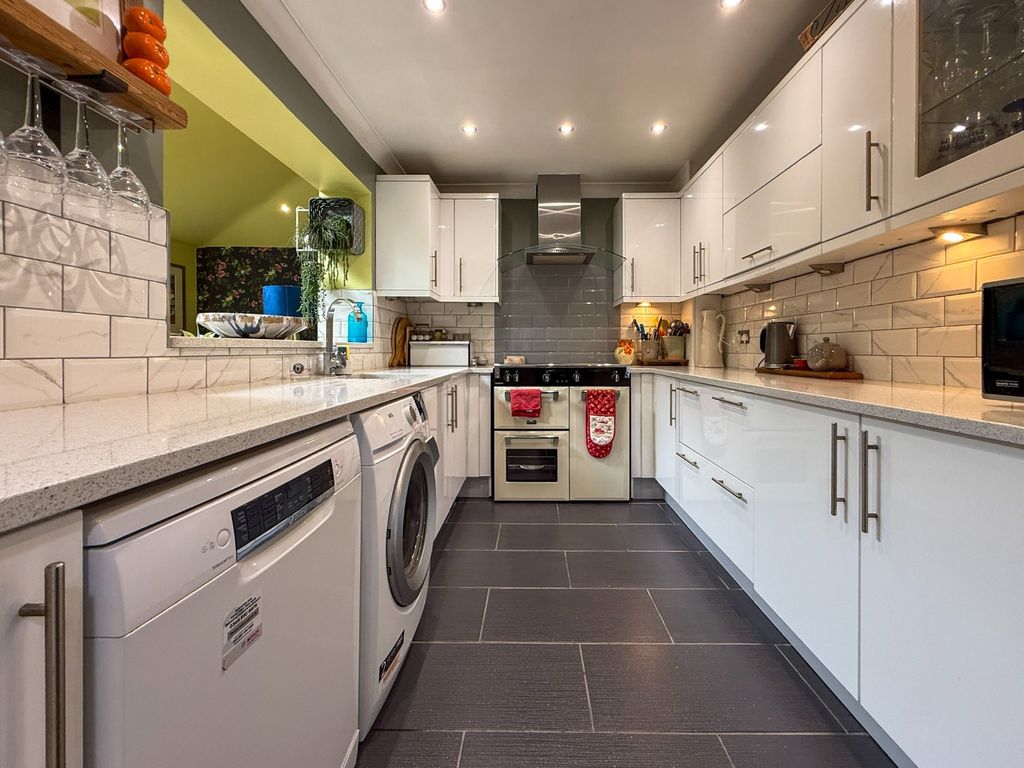 Property photo 2 of 33 4632223