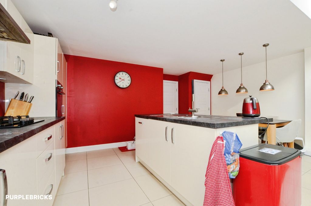 Property photo 3 of 30
