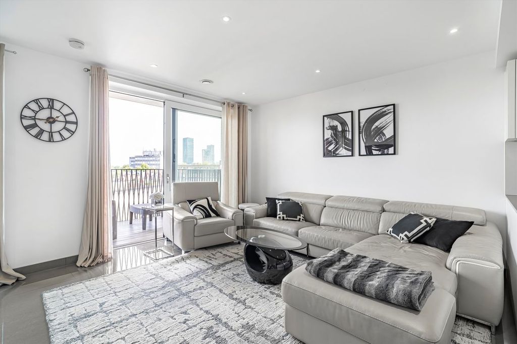 Property photo 3 of 8