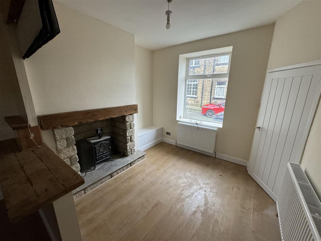 Property photo 1 of 8 Living Room