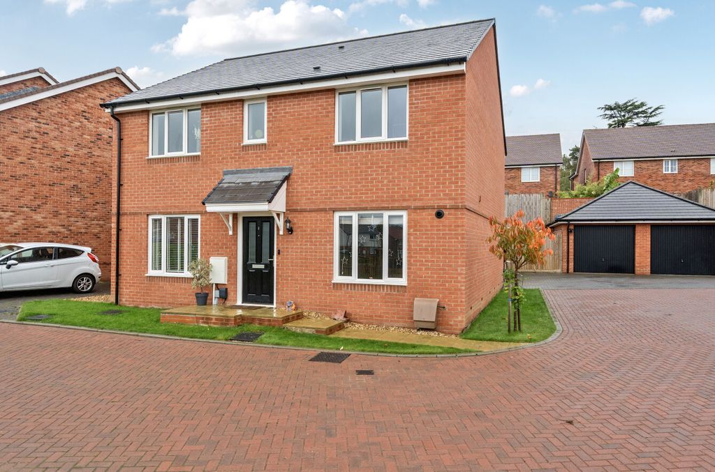 Property photo 1 of 11 1362111-23-68Dfcc...