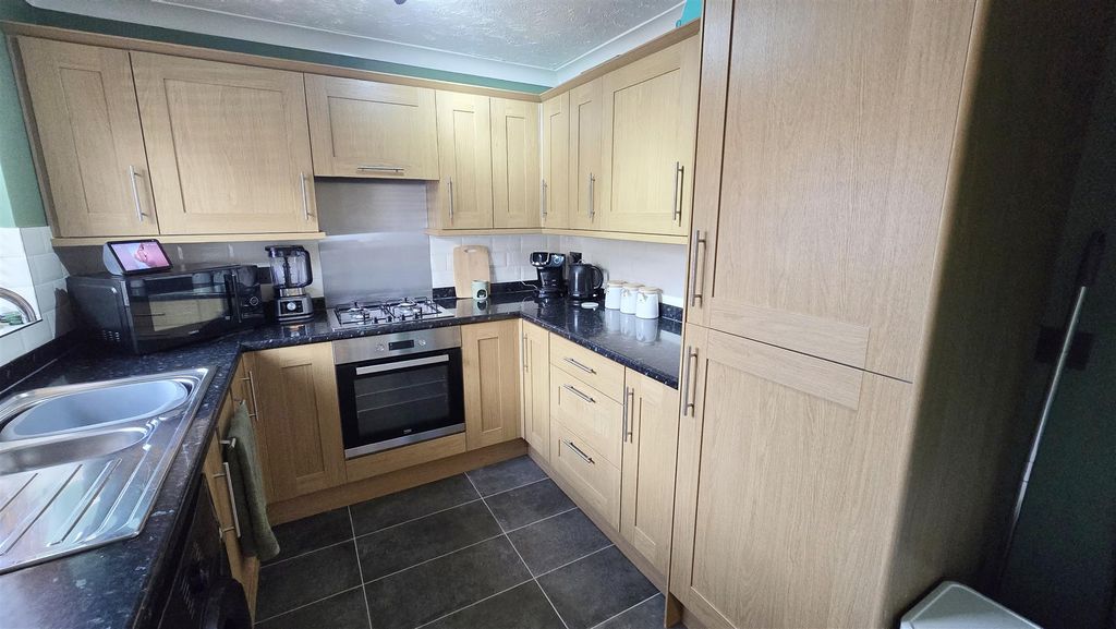 Property photo 2 of 17 Kitchen