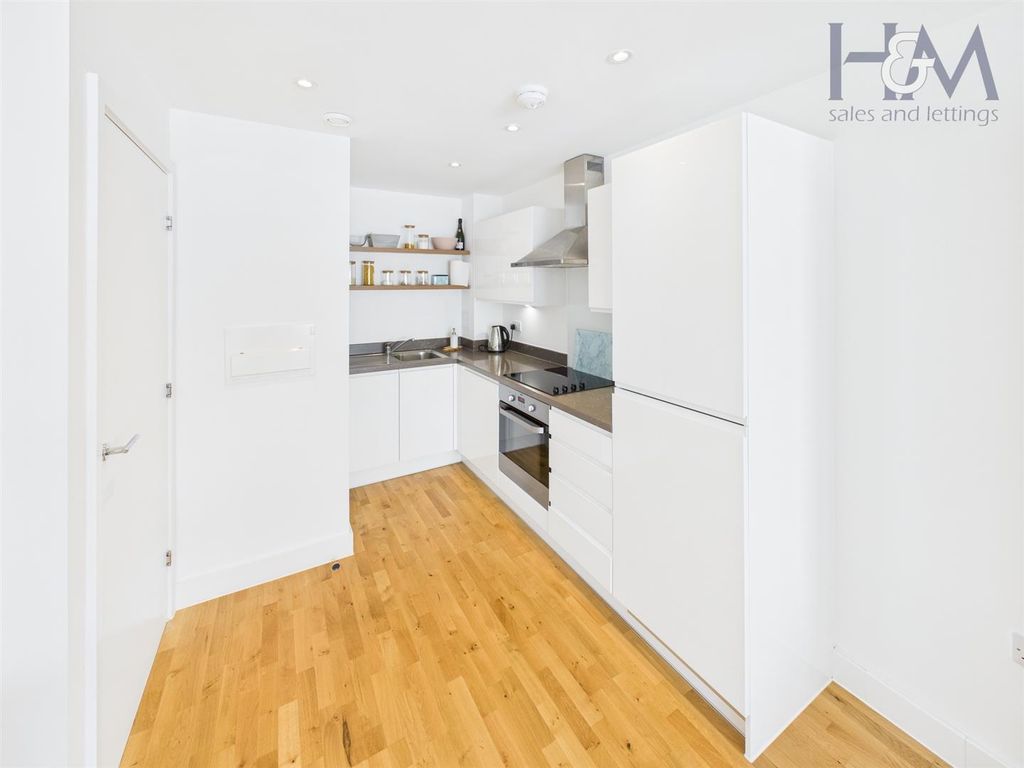 Property photo 3 of 18 Cam02804G0-Pr0374-Still010.Jpg