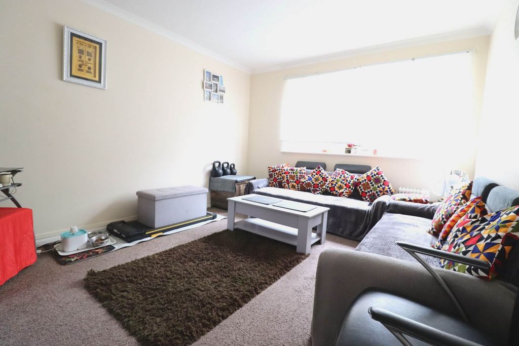Property photo 2 of 6