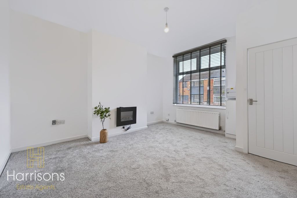 Property photo 3 of 16 5590057