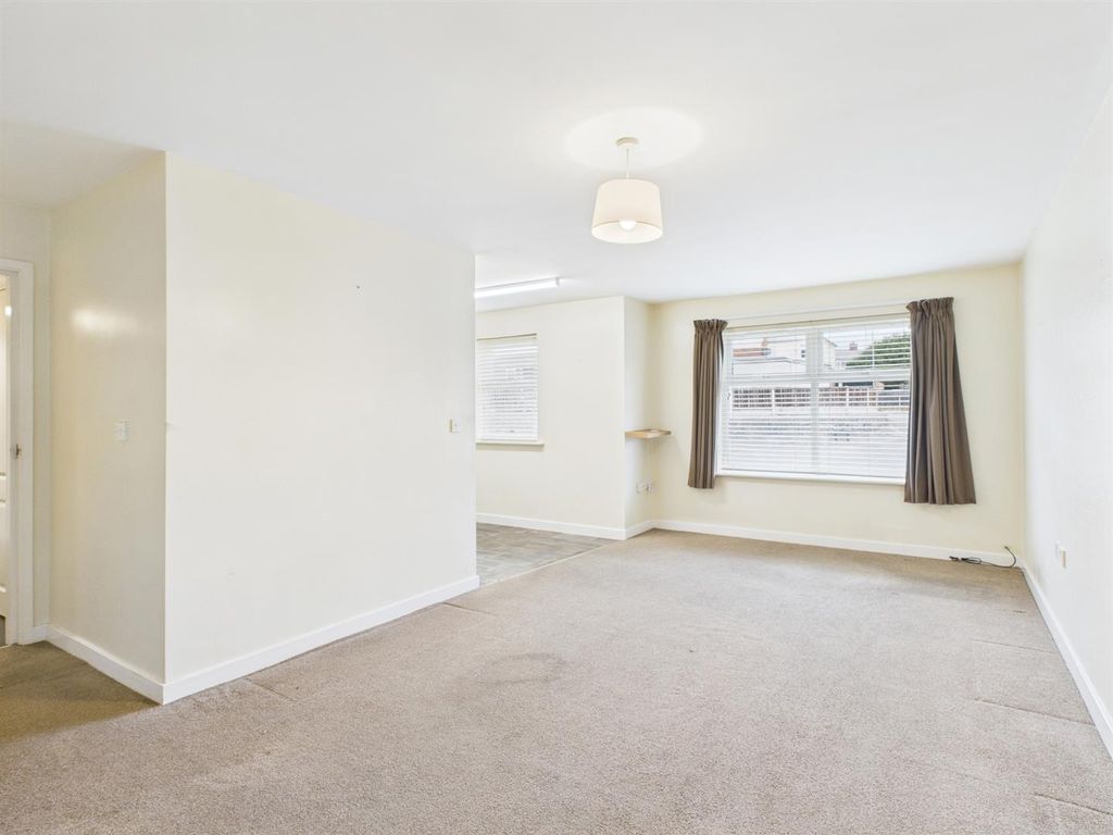 Property photo 3 of 14 Cam01931G0-Pr0310-Still010.Jpg