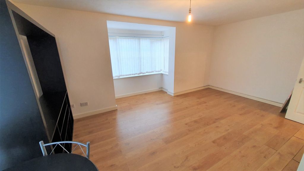 Property photo 3 of 8 Gallery