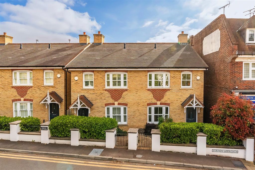 Property photo 1 of 11 4-Railway-Cottages-28.Jpg