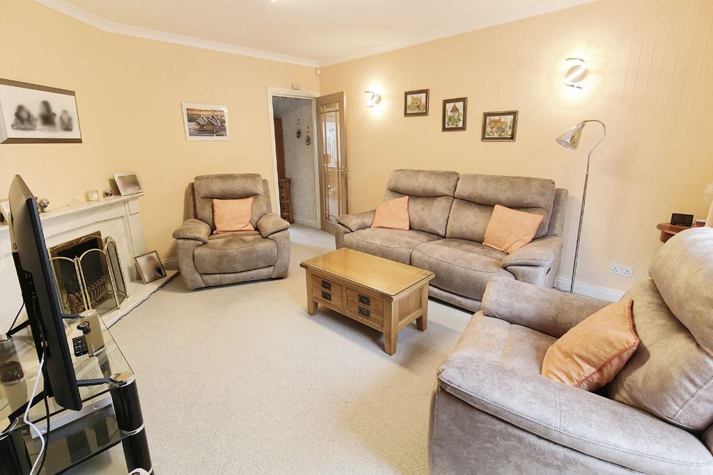 Property photo 2 of 23