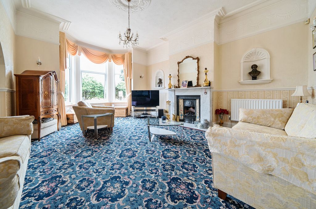 Property photo 3 of 16 1326712-12-687F94...