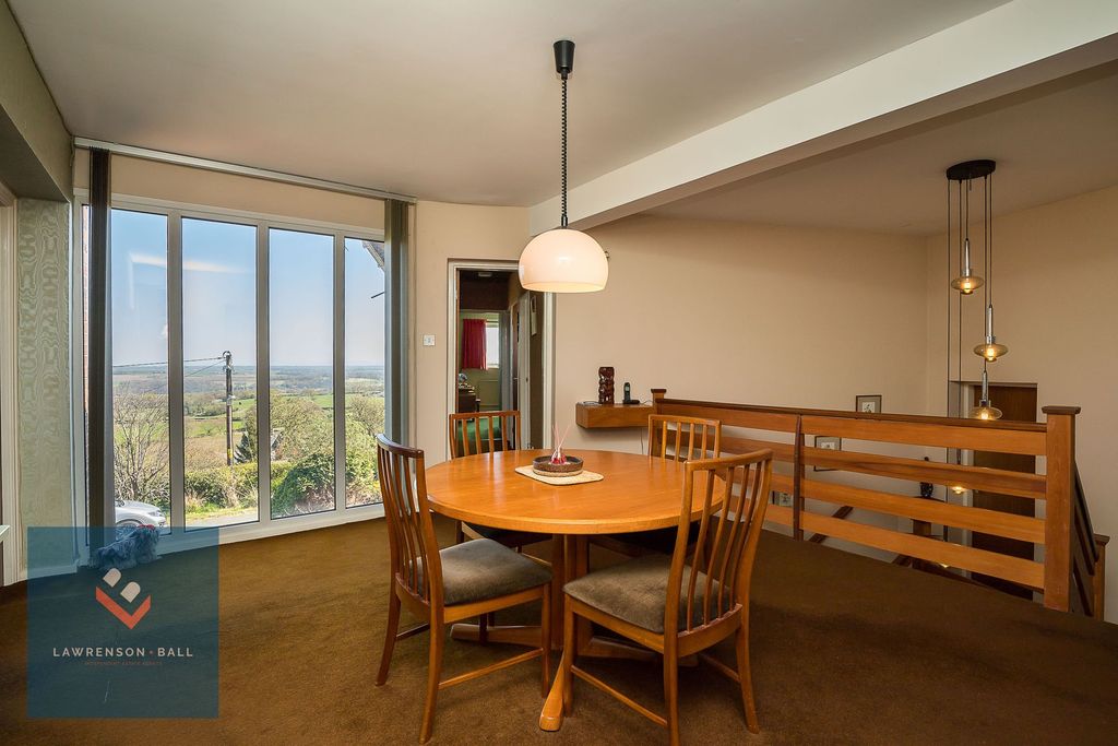 Property photo 2 of 25 Dining Room