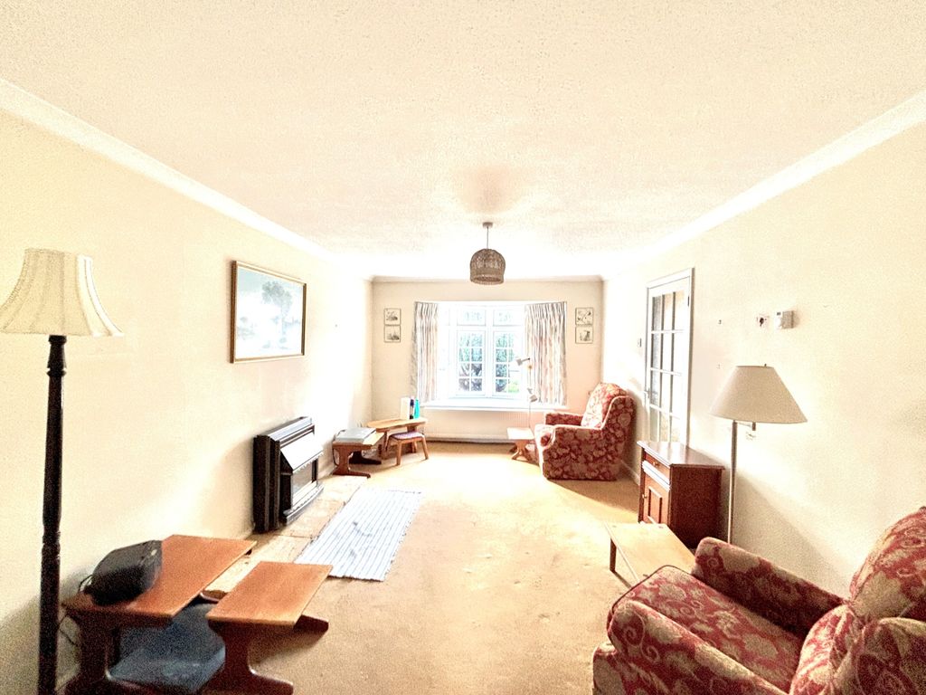 Property photo 2 of 9 Lounge