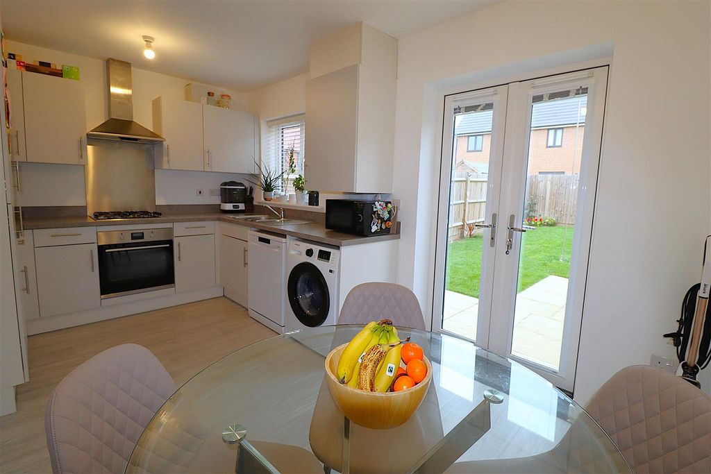 Property photo 3 of 19 Kitchen/Diner